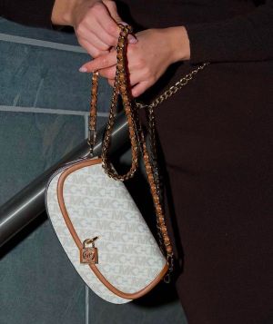 _Michaeel_kors_mila_shoulder_bag with og box(20236-biege)