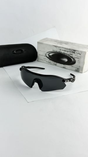 Oakly_black_