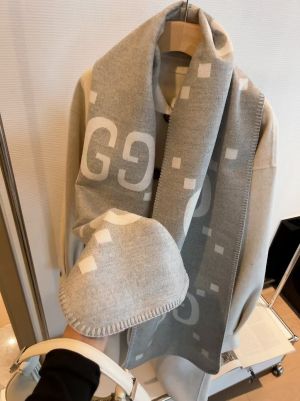 Guccci GG Monogram Grey Wool Scarf With OG Box & Carry Bag 