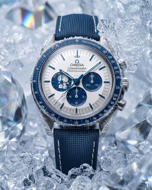 Omegg_a Speedmaster Silver Snoopy 