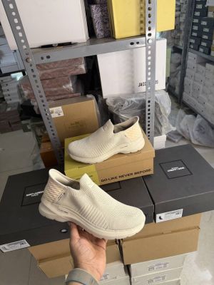 Skecheerrs Slipon For Mens Cream Go walk 6