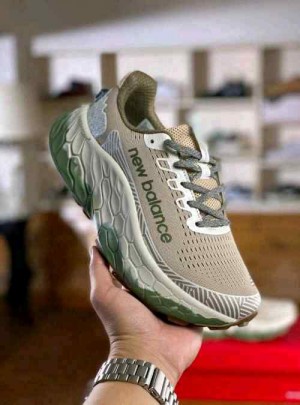 New balanccee Fresh Foam x Trail More V3 Beige
