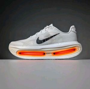 Nikke Vomero Premium white orange