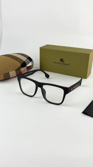 Burberr_black_plano_4358
