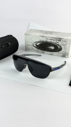 Oakley_grey_black_4920