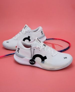 ON RUNNING THE ROGER PRO 3 WHITE GREY