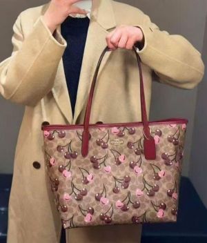 Coacch City Tote Limited Edition Cherry With OG Box & Dust Bag 66102 Sale