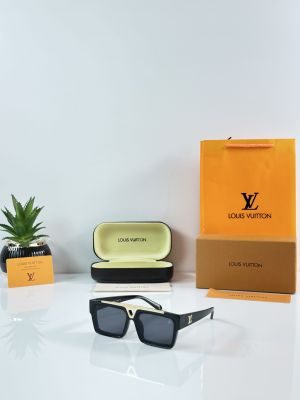 Louis Vuitton 1984 Gold Black