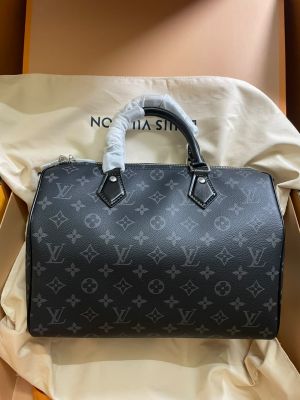 Louis Vuitton Monogram Speedy handbag featuring signature leather bag premium quality with original box packing