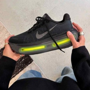 Nikkee Vomero Premium Black Volt  205