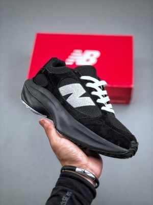 NE_W BALANC_E WARPED RUNNER [BLACK  WHITE] 1404024