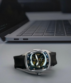  CORUM Fibar Silver belt Watch