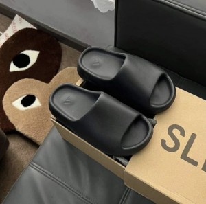 Adida.s Yeezy Slide Black UA