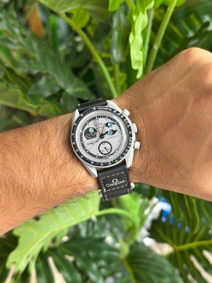 Moon watch