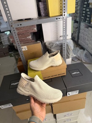 Ske_chers slipon for mens khaki