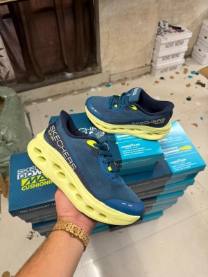 Ske_chers Max Cushioning Glide-Step - A Slip-ins running shoes