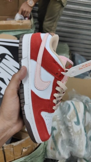 Ni Dunk Low Bacon Red Women s