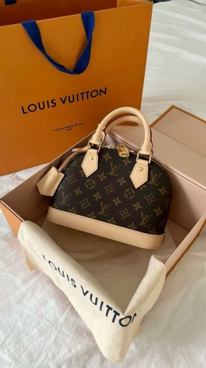   Louis Vuitton bag