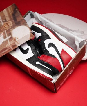 Nike black white stripe 