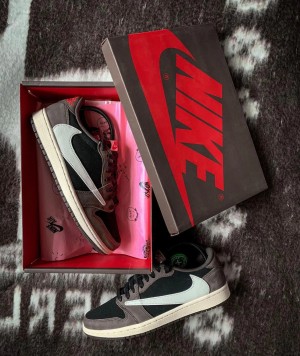 Air Jordan 1 Low Travis scott  Mocha 