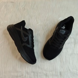 Zoom 9 Full Black