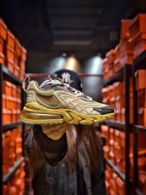 Nike airmax 270 react  TRAVIS SCOTT