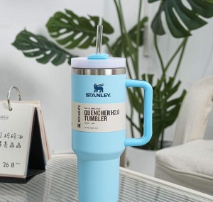 Stanley The Quencher H2.0 Flowstate Tumbler 40 OZ Sky Blue