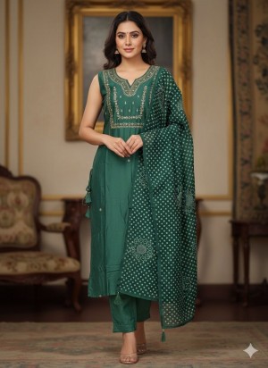 Premium Gajji Silk Sleeveless Straight Kurti Pant Set with Lagdi Dupatta Green