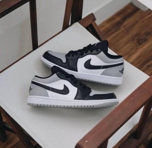 Nike Air Jordan Retro 1 Low Shadow Toe