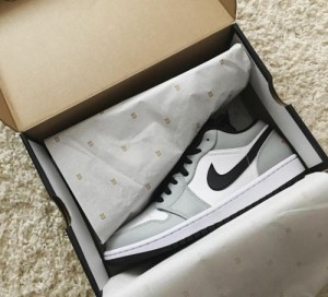 AIR JORDAN 1 LOW LIGHT SMOKE GREY (01)(05)(06)