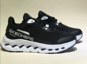 Ske_chers Max Cushioning Glide-Step - A Slip-ins running shoes