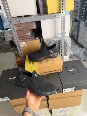 Ske_chers slipon for mens all black 