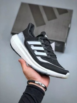 Adi_das ultraboost 24 light core black white