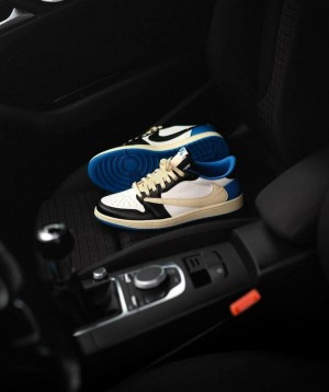 Jordan 1 Low fragment for womens