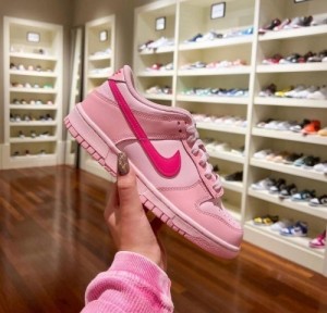 E dunk low triple pink