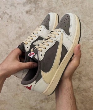 Travis Scott x Air Jordan 1 Reverse Mocha 