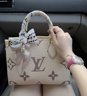   Louis Vuitton bag