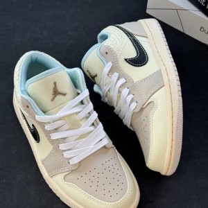 N_ike Air Jordan 1 Low SE Sanddrift Glacier Blue