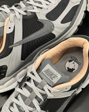 E zoom vomero 5 dark smoke grey vachetta