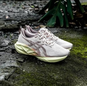 ACS NOVABLAST 5 RUNNING TRAINERS IN MINERAL [BEIGE  TAUPR GREY] FOR HER 2606025