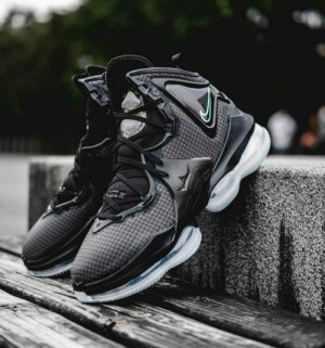 nik e Lebron 19 Black Aqua