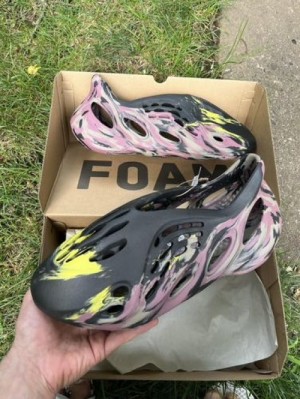 ADS YEEZY FOAM RUNNER MX CARBON UA [BLACK  PURPLE  YELLOW] 2806025